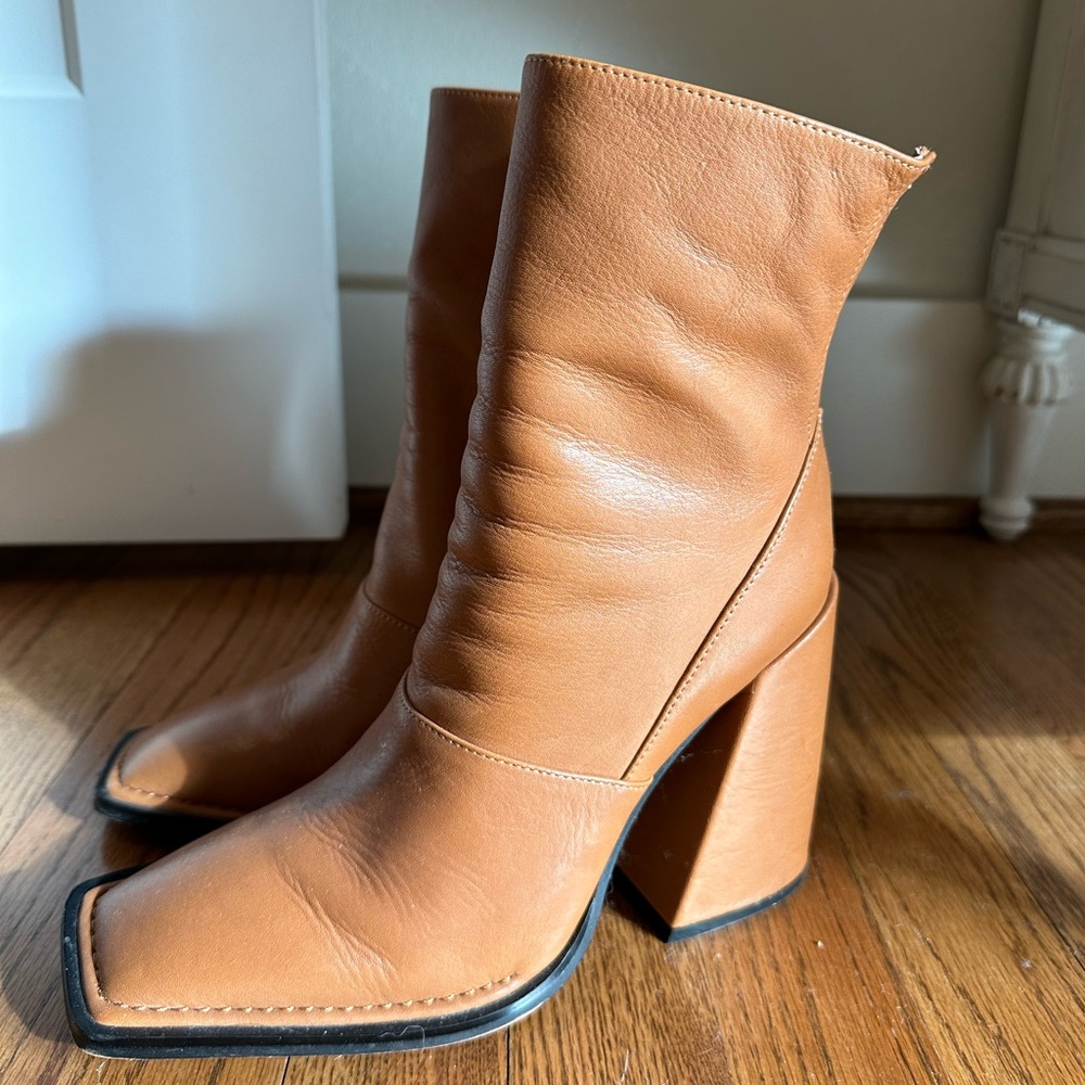 ALIAS MAE ANKLE BOOTS